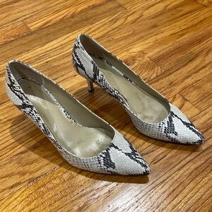Ann Taylor Eryn Snakeskin Sz 7